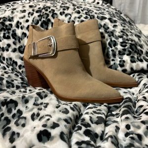 3 1/5 heel beautiful boots new never wear